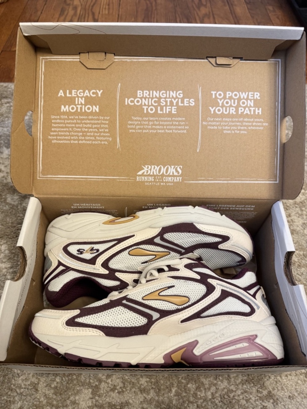 [Rare] Brooks Adrenaline GTS 4 - Beet/Moonbeam - NWT - Picture 4 of 8